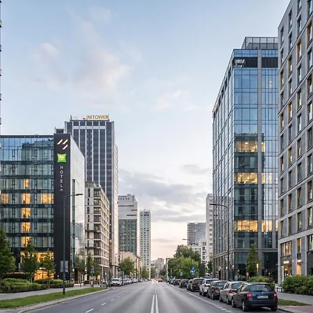 Modern In Mennica - Center *