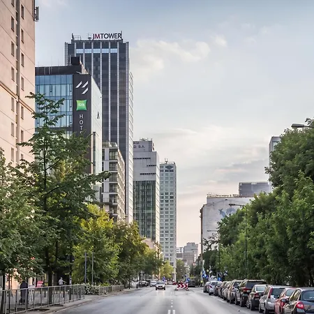Modern In Mennica - Center *
